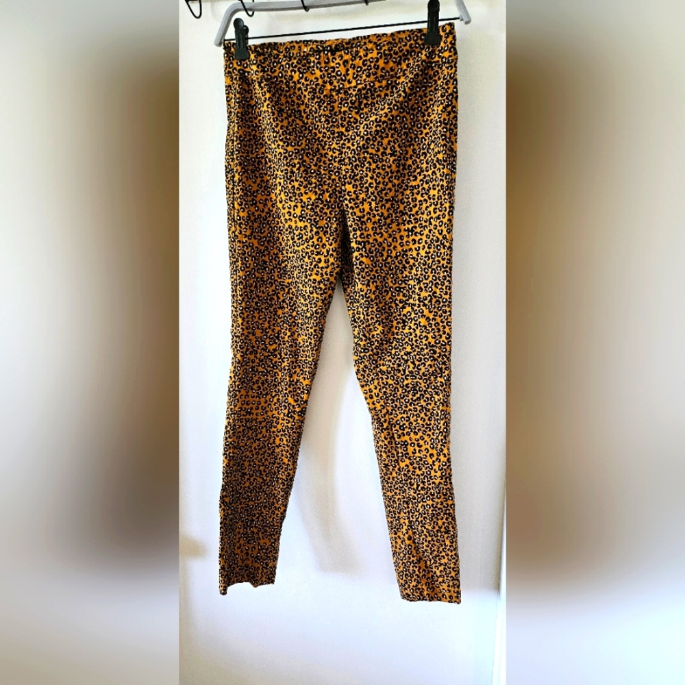 Leopard print capri pant